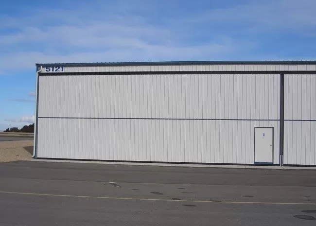 almac&eacute;n del hangar